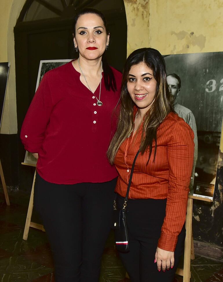 Martha Pérez y Yohana Rojas,
