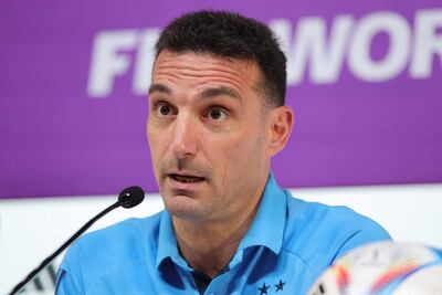 El entrenador en jefe de Argentina, Lionel Scaloni, habla durante una conferencia de prensa en el Centro Nacional de Convenciones de Qatar (QNCC) en Doha, Qatar, el 8 de diciembre de 2022. Argentina se enfrentará a Holanda en su partido de fútbol de cuartos de final de la Copa Mundial de la FIFA 2022 el 9 de diciembre de 2022.