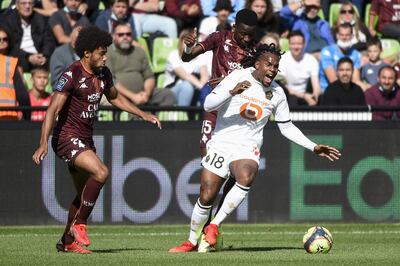 Renato Sanches (c), durante el juego ante el Metz.