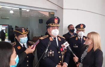 Acto de entrega de Presilla y Bastón de Mando a Luis Ignacio Arias Navarro, nuevo comandante de la Policía Nacional.