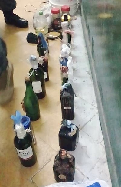 Las bombas molotov preparadas por los reos.