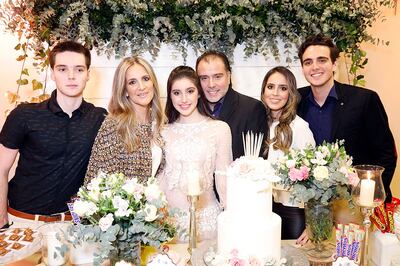 Agostina rodeada de sus padres Mónica Lailla y Roberto Stagni, también la acompañan sus hermanos Paolo, Arianna y Piero Stagni Lailla.