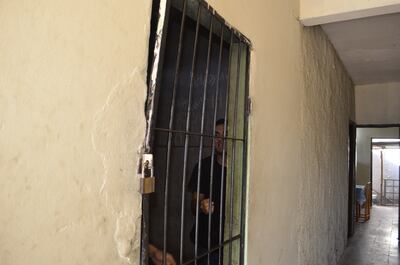 El precario calabozo del puesto policial 009 del barrio San Jorge de la ciudad de San Antonio, de donde esta madrugada se escapó un detenido por abuso sexual en niños.