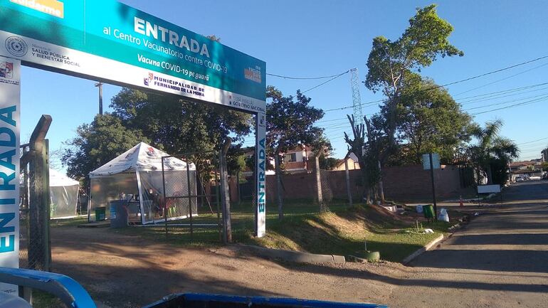 Autovac sin gente para recibir la segunda dosis contra el coronavirus.