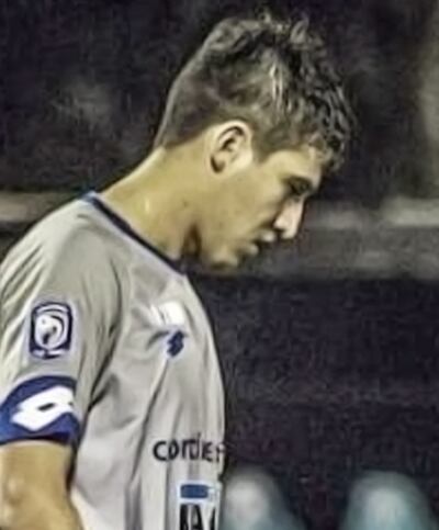 Juan Miguel Ojeda Gauto (23 años), marcador central del 12 de Octubre.