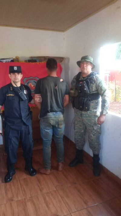 El agente policial se presentó en una comisaría de Caaguazú.
