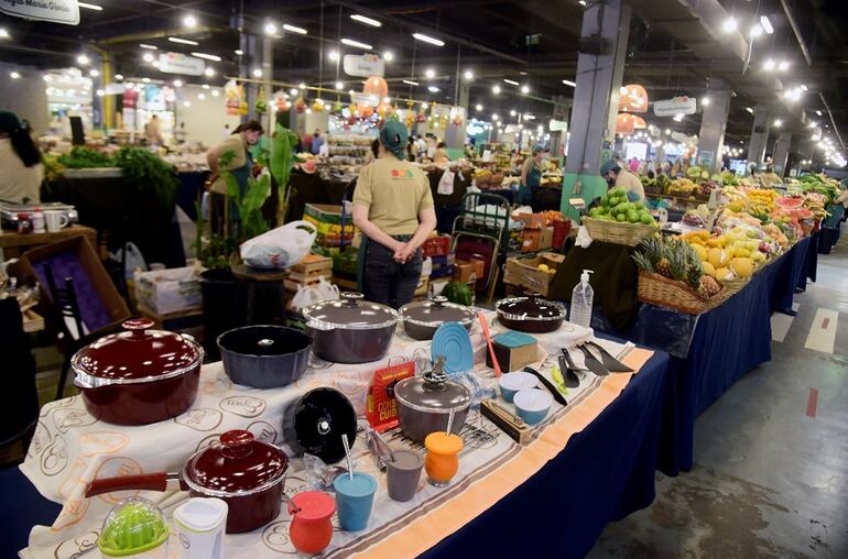 Además de los ingredientes para exquisitas comidas, los visitantes podrán encontrar cubiertos en los cuales prepararlos.