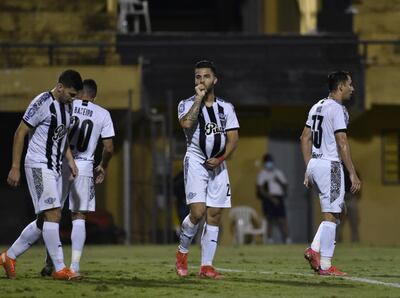 Libertad goleó a Guaraní y se acerca al título