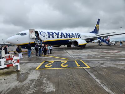 El compatriota Diego Ozuna comparte una foto antes de abordar el avión, en Dublín, que le llevará hasta España, donde podrá votar el domingo.