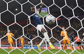 Enner Valencia marca el gol del empate para Ecuador ante Países Bajos. Fue el tercer en tanto en dos partidos para el capitán ecuatoriano en el Mundial de Qatar.