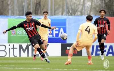 Hugo Cuenca (d), en el partido entre el AC Milan y Atlético de Madrid por la Uefa Youth League.