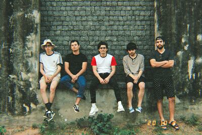 Fernando Lezcano, Abraham Ávalos, Alan Delmás, Miguel González y Erik Benítez son los integrantes de Dos Planetas de Contexto, una banda que tendrá hoy su primer show.