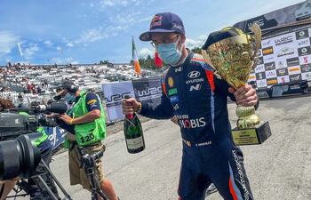 El piloto belga de Hyundai, Thierry Neuville, fue el vencedor en casa del primer Rally Ypres disputado en su país (EFE).