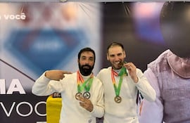 Edgar Da Ponte y Carlos Viveros con las medallas ganadas. (Gentileza)