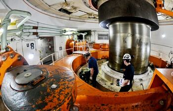 Unidad N° 8 de Itaipú, de 50 Hz, instalada en el sector de la casa de máquina que había sido construido en el lecho principal del río Paraná. La 19 y la 20 fueron emplazadas en el ex canal de desvío.