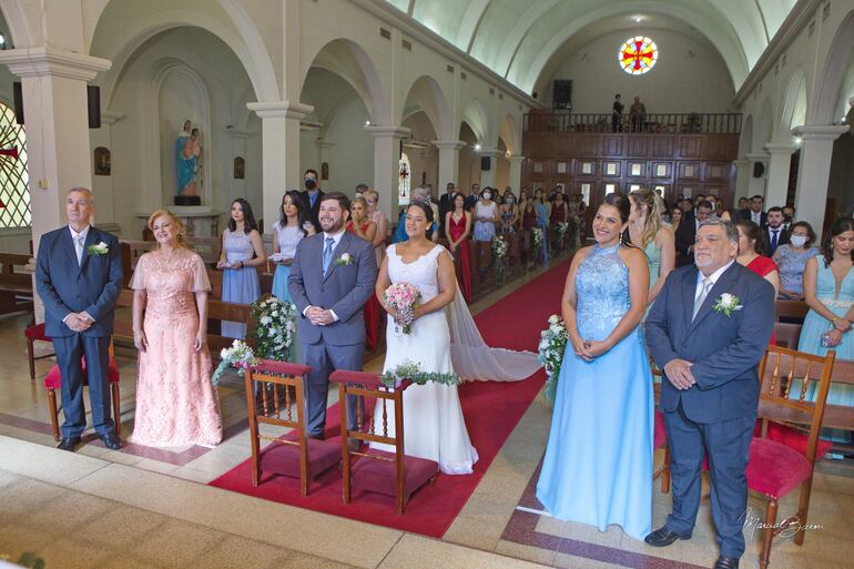 Fueron los padrinos de los novios Juan Carlos Martínez Bobadilla y  Magnolia Beatriz Ortiz de Martínez ; Daniela Marina Bettini Retamozo y Emigdio Alex Páez Villalba.