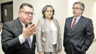 Aniceto Amarilla, Miryan Meza e Isidro González, camaristas que explicaron su actuación al JEM.
