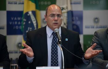 (FILES) In this file photo taken on September 23, 2019 Rio de Janeiro's Governor Wilson Witzel gestures during a press conference in Rio de Janeiro, Brazil, after eight-year-old Agatha Sales Felix died during a police operation at the Alemao complex slum. - Massive amounts of government emergency funds to fight the pandemic say are being stolen in the world's second-hardest-hit country, experts saym as the rush to respond to COVID-19 is sideswiped by an older, endemic disease: corruption. Brazil has a long history of graft scandals. But even by Brazilian standards, the scope of the accusations is outrageous. Even football superstar Neymar got dragged in. His name and personal data were used to register for the 600-real monthly stimulus payments the federal government is paying poor Brazilians hit hard by lockdown measures. (Photo by MAURO PIMENTEL / AFP)