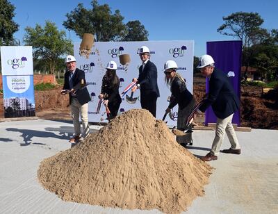 Juan Chávez, gerente de obra; arquitecta Viviana Torres, Emilio Borrella, director general; María Belén Maldonado, concejala y el ingeniero Ignacio Cid, director técnico.