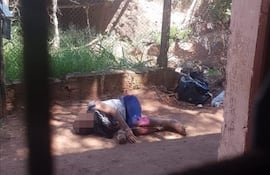 Así fue hallada esta persona trans que se arrastró desde el arroyo para pedir ayuda.