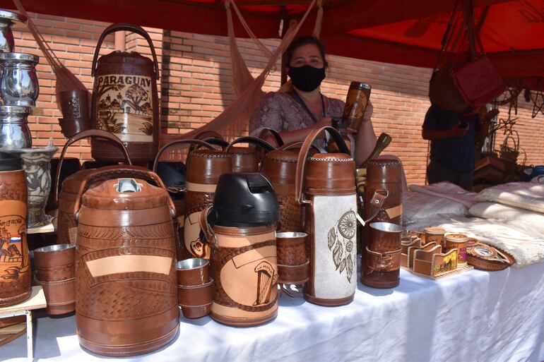 Productos artesanales elaborados en cuero.