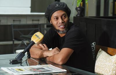 Ronaldinho y su hermano, Roberto, llegaron a Paraguay el 4 de marzo para un evento benéfico organizado por la fundación de Dalia López, quien les obsequió los documentos falsos.