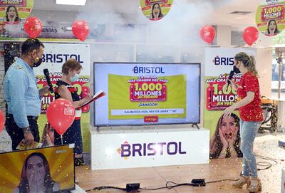 Momento en que se conoció el nombre del décimo ganador.