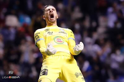 Antony Silva tapó tres penales a Chivas Guadalajara y clasificó a su equipo Puebla a la etapa de cuartos de final.