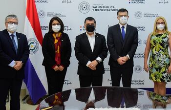 El Dr. Korc se reunió con el Ministro Julio Borba y autoridades del Ministerio de Salud.