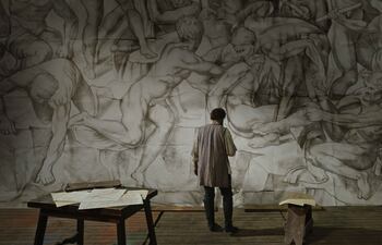 Una escena del documental "Michelangelo infinito" que se mezcla con la ficción.