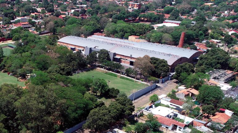 La fábrica de Industrias Gráficas Nobel S.A. opera en la ciudad de Lambaré, desde 1979.