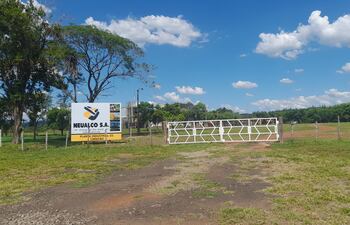 Entrada de la Fábrica alcoholera ubicada en el distrito de Carayaó.