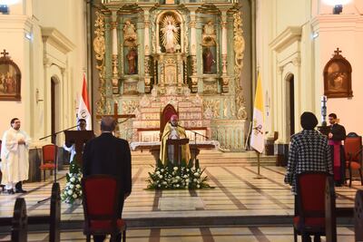 Seis personas, bien separadas unas de otras, participaron del tedeum que se ofició por el 209 aniversario de la Independencia.