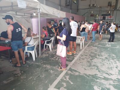 Varios lambareños aprovecharon el sábado para renovar sus registros de conducir y patentes.