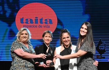 Claudia Quevedo, Annete Sauwer, Rocío Flecha y Mayra Durán de Taita.