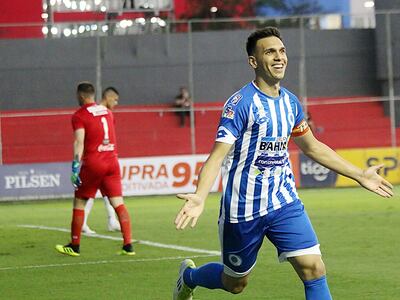 Uno de los goleadores históricos y aún en actividad, Pablo Zeballos, quien anotó ayer el segundo gol del 12 de Octubre ante Luqueño.