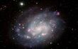 Una galaxia espiral similar a la Vía Láctea. hoy un equipo internacional captó imágenes de la red cósmica, donde nacen las galaxias.