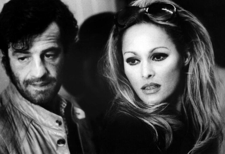 El actor francés Jean-Paul Belmondo y la actriz suiza Ursula Andress.