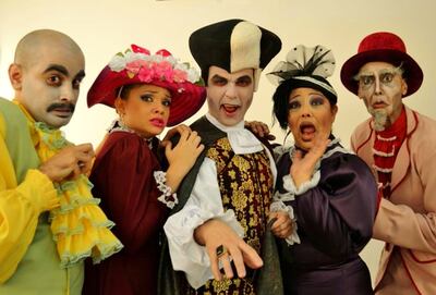 Especialmente para los niños pero también para deleitarse en familia, “Drácula, una mordida de alegría” estará también disponible desde hoy, para reír y apoyar a la compañía.