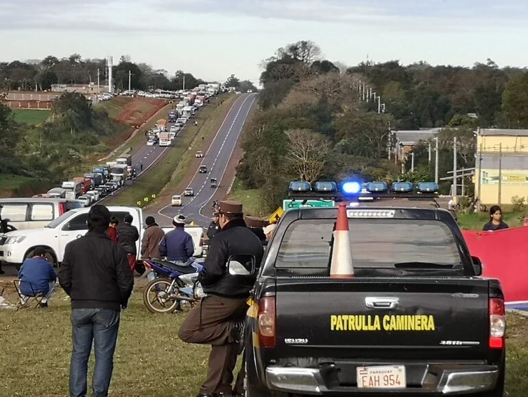 El bloqueo generó caos en el tránsito en la  ruta.