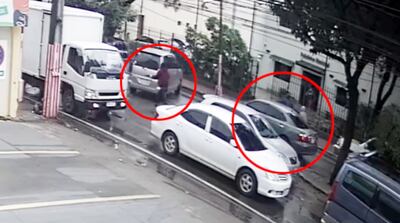 En círculos se observan a los delincuentes tras dejar el Allion y la Noah, tomando el otro carril.