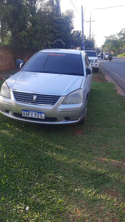 El vehículo abandonado por los ladrones en J. Augusto Saldívar.