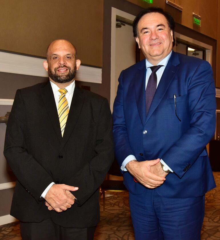 Julio Escobar y Vicente Fernández.