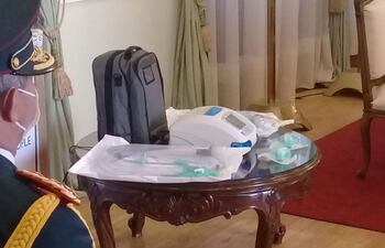 Presentación oficial de los primeros respiradores donados por Estados Unidos.