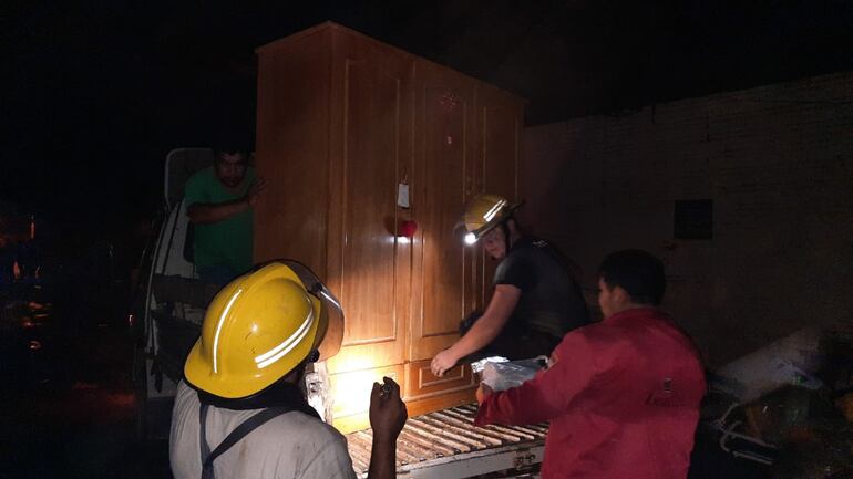 Las pertenencias de los afectados fueron retiradas del lugar con ayuda del municipio local.
