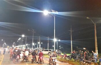 Momento que iniciaron el cierre momentáneo de la ruta PY01.