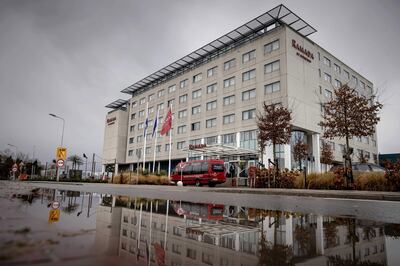 En este hotel de cuarentena, en Badhoevedorp, Holanda se alojan los pasajeros que llegaron de Sudáfrica con coronavirus.