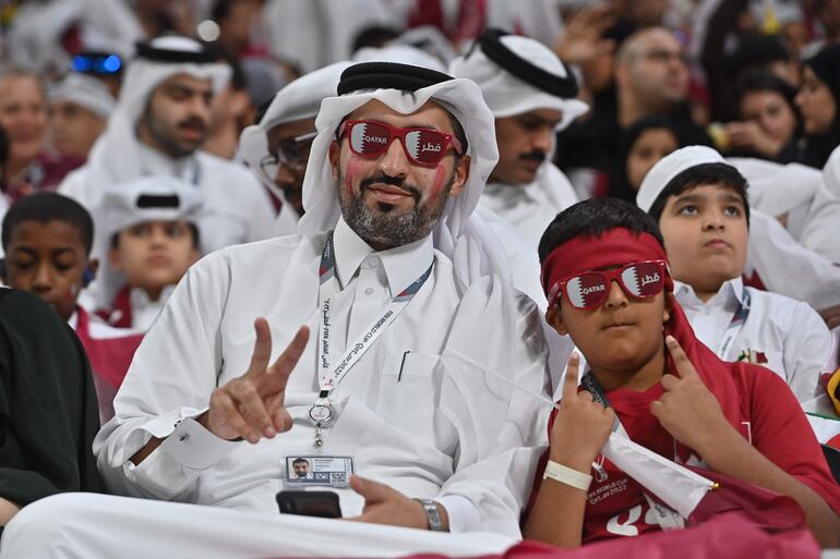Los aficionados en el estadio Al Bayt de Al Khor de Jor, sede del partido inaugural del Mundial Qatar 2022.