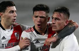 Enzo Fernández (c) y Braian Romero (d), los goleadores de River ante Vélez.