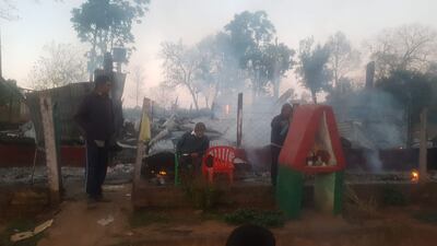 Vivienda incendiada en la Colonia Domingo Martínez de Irala.